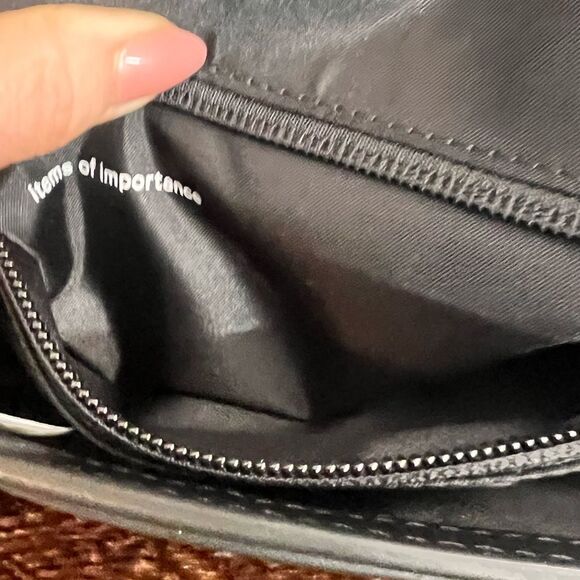 lululemon athletica Cactus Leather Alternative Mini Bag 1.2L in Black. NWT! - Picture 14 of 16